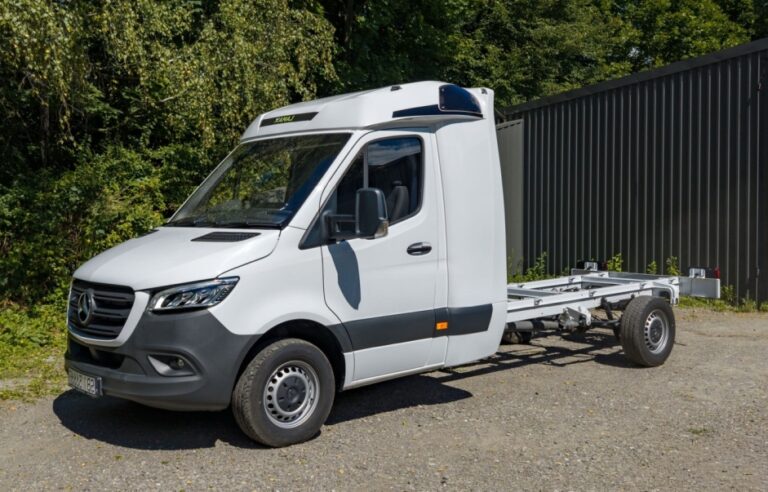 Mercedes Sprinter kabina sypialna Lamax Travel Cab XS